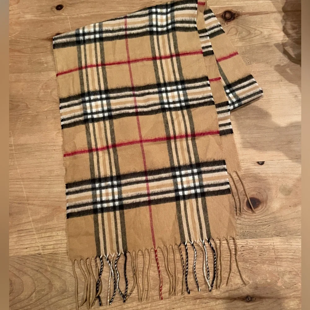 V Fraas Cashmink Burberry Print Soft Tartan Plaid Scarf Gold Black Camel Color